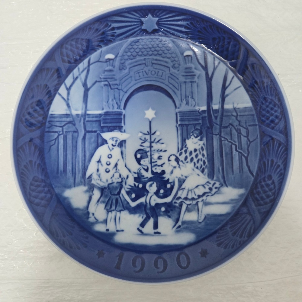 Royal Copenhagen 1990 Christmas at Tivoli Blue White Porcelain Collector‎ Plate
